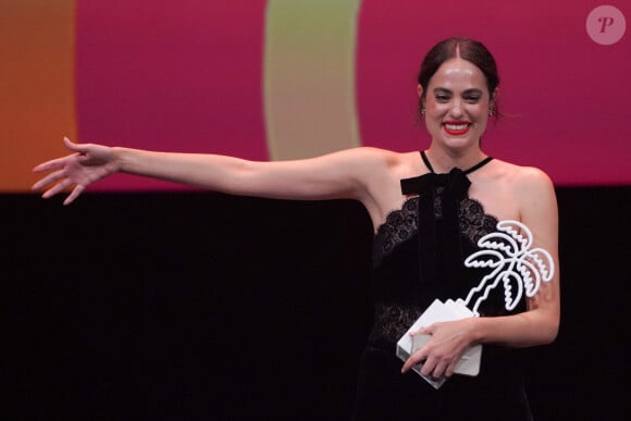 Dar Zuzovsky (Prix Best performance) lors de la soirée de clôture du festival CanneSeries Saison 6 au Palais des Festivals à Cannes, France, le 19 avril 2023. © Norbert Scanella/Panoramic/Bestimage