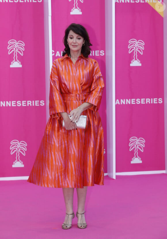 Zabou Breitman      - Photocall de la soirée de clôture du festival CanneSeries Saison 6 au Palais des Festivals à Cannes. Le 19 avril 2023 © Denis Guignebourg / Bestimage