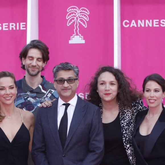 Mélissa Theuriau, Asif Kapadia, Nathalie Marchak (Jury Séries documentaires), guest - Photocall de la soirée de clôture du festival CanneSeries Saison 6 au Palais des Festivals à Cannes. Le 19 avril 2023 © Denis Guignebourg / Bestimage