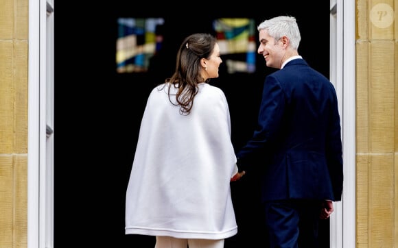 Ce samedi 22 avril 2023 a en effet eu lieu la cérémonie civile de leur union.
Mariage civil de la princesse Alexandra de Luxembourg et Nicolas Bagory à la mairie de Luxembourg le 22 avril 2023.