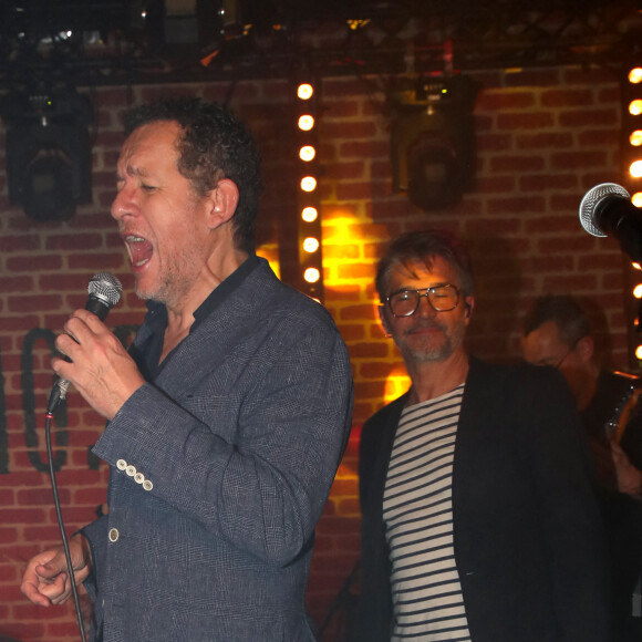 Exclusif - Prix Spécial - Dany Boon (réalisateur du film) et Kad Merad font un boeuf sur la scène du night club " NO.PI " Place Clichy avec l'orchestre de Kad (chansons de C. Aznavour et J. Hallyday) après l'avant-première du film "La Vie pour de vrai" à Paris, France, le 18 Avril 2023. © Bertrand Rindoff / Bestimage