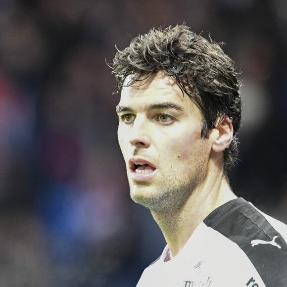 Une rareté puisqu'il s'agit de sa première interview depuis l'arrêt de sa carrière en 2019
Yoann Gourcuff - Karine Ferri encourage son compagnon Yoann Gourcuff lors du match Psg-Rennes au Parc des Princes à Paris le 6 novembre 2016. (victoire 4-0 du Psg) © Pierre Perusseau/Bestimage