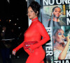 Et la chanteuse a bien montré son ventre rond, pour sa deuxième grossesse. 
Rihanna, enceinte, a choisi une combinaison rouge moulante pour sortir à New York avec son compagnon Asap Rocky le 23 avril 2023 