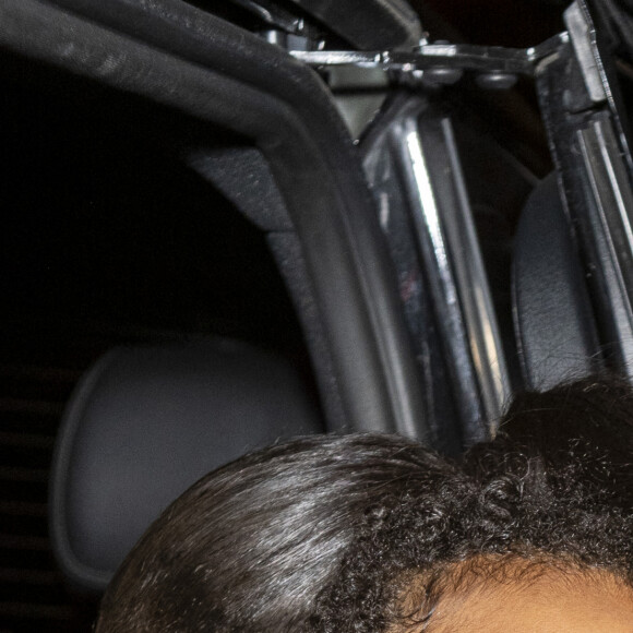 Rihanna et son fils quittent le magasin Louis Vuitton (pour du shopping nocturne) à Paris dans la nuit du 21 au 22 avril 2023. © Pierre perusseau / Bestimage 