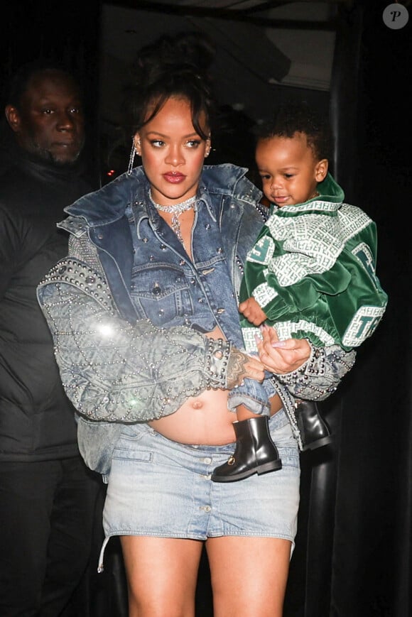 Rihanna, enceinte, va dîner au restaurant Cesar à Paris avec son bébé le 20 avril 2023.