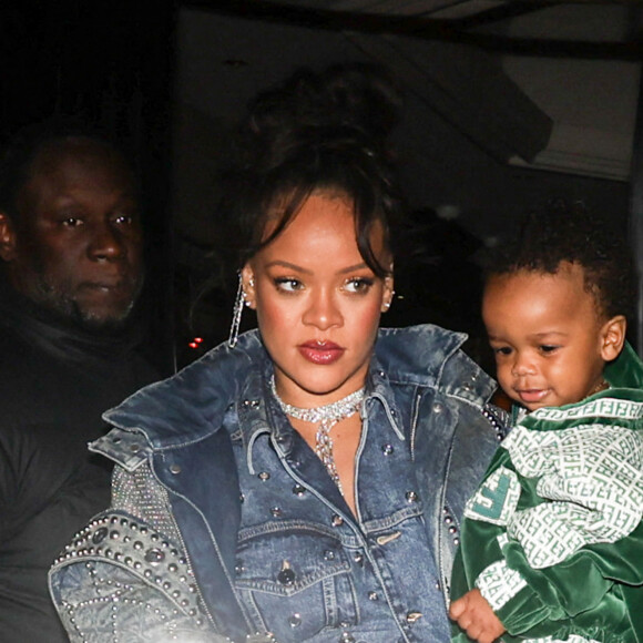 Rihanna, enceinte, va dîner au restaurant Cesar à Paris avec son bébé le 20 avril 2023.