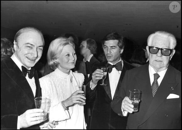 Ils ont joué ensemble dans cinq autres films. 
Gérard Oury, Jean Gabin, président de la Cérémonie, Jean-Claude Brialy et Michèle Morgan à la nuit des Césars 1976.