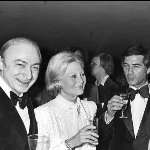 Ils ont joué ensemble dans cinq autres films. 
Gérard Oury, Jean Gabin, président de la Cérémonie, Jean-Claude Brialy et Michèle Morgan à la nuit des Césars 1976.