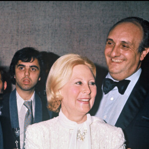Jean Gabin, président de la Cérémonie, Michèle Morgan et Pierre Tchernia à la nuit des Césars 1976.