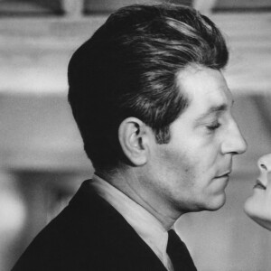Les deux acteurs avaient notamment formé un couple légendaire dans le film Quai des Brumes. 
Jean Gabin et Michèle Morgan dans le film Quai des Brumes (1938).