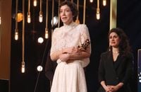 Molières 2023 : Sara Giraudeau, splendide en dentelle et sacrée devant sa célèbre maman, gros coup de gueule de la ministre