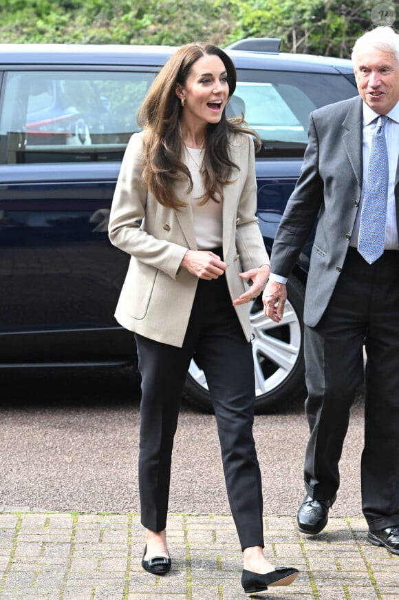 Catherine (Kate) Middleton, princesse de Galles, arrive pour une visite à The Baby Bank à Windsor pour en savoir plus sur le travail crucial que l'organisation effectue pour soutenir les familles dans le besoin de Windsor, Maidenhead, Slough, Berkshire, Buckinghamshire et les régions environnantes. Windsor, le 24 avril 2023. 