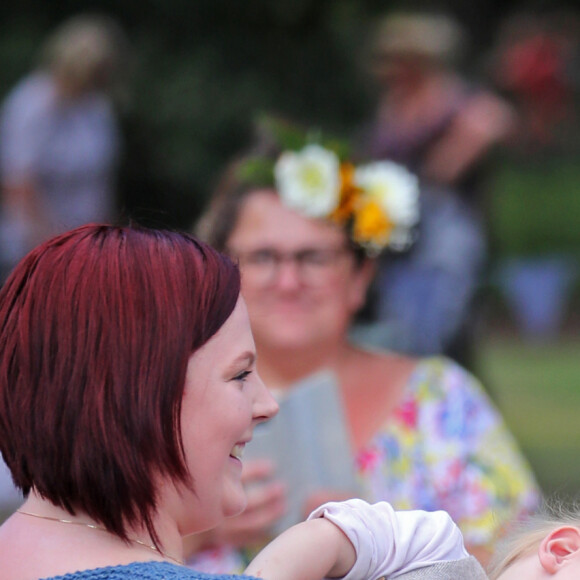 Kate Middleton, duchesse de Cambridge, inaugure le jardin d'enfants lors du festival "Back to Nature" à Wisley, le 10 septembre 2019. Veuillez flouter le visage de l'enfant avant publication 