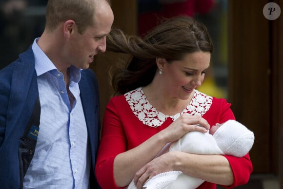 La naissance du prince Louis, en 2018, sera donc vraisemblablement la dernière ! 
Le prince William, duc de Cambridge arrive avec ses enfants le prince George de Cambridge et la princesse Charlotte de Cambridge à l'hôpital St Marys après que sa femme Catherine (Kate) Middleton, duchesse de Cambridge ait donné naissance à leur troisième enfant à Londres le 23 avril 2018. 