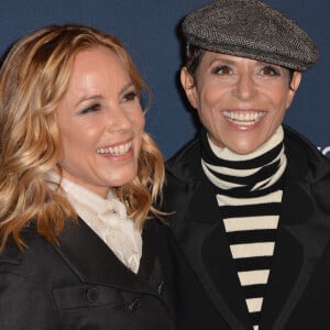 Maria Bello et sa fiancée Dominique Crenn au photocall de la soirée "Women's Cancer Research Fund" à Los Angeles, le 27 février 2020. 