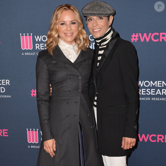 Maria Bello et sa fiancée Dominique Crenn au photocall de la soirée "Women's Cancer Research Fund" à Los Angeles, le 27 février 2020. 