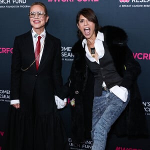 Maria Bello, Dominique Crenn - Photocall du dîner de gala caritatif "Women's cancer research fund" à Beverly Hills, le 16 mars 2023. 