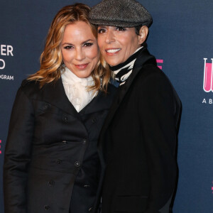 Maria Bello et sa fiancée Dominique Crenn au photocall de la soirée "Women's Cancer Research Fund" à Los Angeles, le 27 février 2020. 