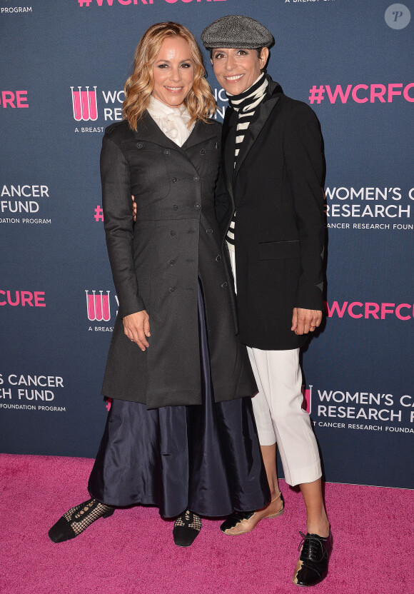 Maria Bello et sa fiancée Dominique Crenn au photocall de la soirée "Women's Cancer Research Fund" à Los Angeles, le 27 février 2020. 