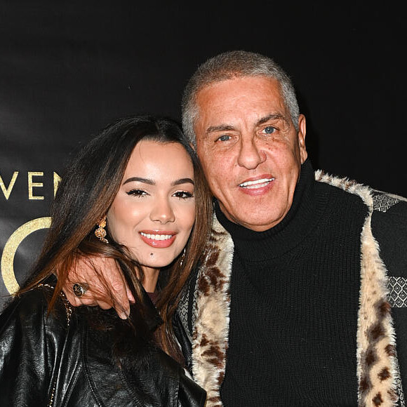 Très amoureux, le couple n'a pas hésité à se faire des câlins et à se prendre dans les bras devant les objectifs. 
Exclusif - Samy Naceri et sa compagne Sofia - Photocall pour la conférence spectacle "An evening with Al Pacino" à la salle Pleyel à Paris le 25 avril 2023. © Coadic Guirec / Bestimage  Exclusive - No web en Suisse / Belgique conference show "An evening with Al Pacino" at the Salle Pleyel in Paris on 25 April 2023.