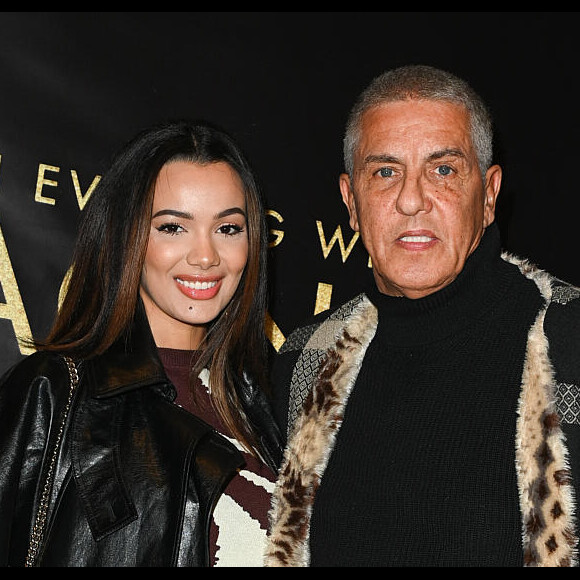 Enfin, parmi les couples qui se sont prêtés au jeu des photographes ce 25 avril, il y a Samy Naceri et Sofia, de 33 ans sa cadette. 
Exclusif - Samy Naceri et sa compagne Sofia Athéna - Photocall pour la conférence spectacle "An evening with Al Pacino" à la salle Pleyel à Paris le 25 avril 2023. © Coadic Guirec / Bestimage 