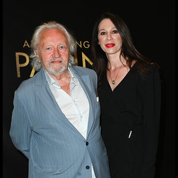 À leurs côtés, Niels Arestrup et sa femme Isabelle Le Nouvel, de 25 ans sa cadette. 
Exclusif - Niels Arestrup et sa femme Isabelle Le Nouvel - Photocall pour la conférence spectacle "An evening with Al Pacino" à la salle Pleyel à Paris le 25 avril 2023. © Coadic Guirec / Bestimage 