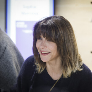  "Je ne juge pas, le corps des gens me parle !"
Sophie Marceau, pour la promotion de son livre "La Souterraine" publié chez Seghers au Festival du Livre de Paris 2023 au Grand Palais Éphémère - Paris le 22/04/2023 - © Jack Tribeca / Bestimage 