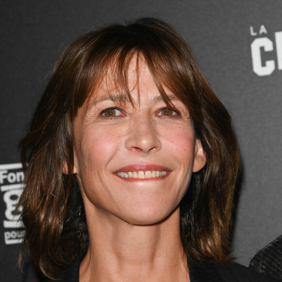 En effet, la comédienne est agacée, voire exaspérée, par la vision qu'ont certains sur les corps des femmes. 
Sophie Marceau au photocall de l'avant-première du film "Une femme de notre temps" à la cinémathèque française à Paris, France, le 29 septembre 2022. © Coadic Guirec/Bestimage 