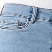 Osez comme Rihanna la mini-jupe en jean