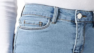 Osez comme Rihanna la mini-jupe en jean