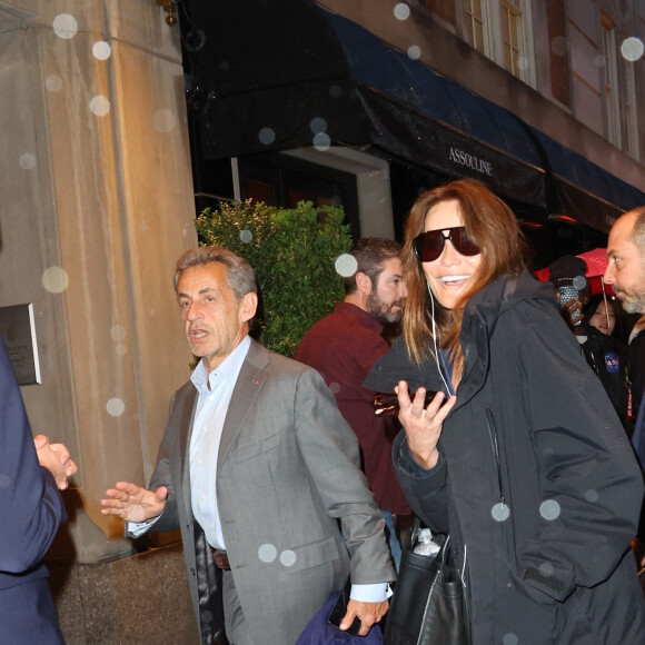 Carla Bruni a retrouvé son époux Nicolas Sarkozy à New York
Nicolas Sarkozy et sa femme Carla Bruni arrivent au "Mark Hotel" à New York
