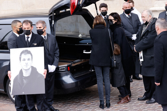 Christyne et Serge Ulliel (parents du défunt), Gaëlle Pietri (ex-compagne du défunt) et son fils Orso - Sorties des obsèques (bénédiction) de Gaspard Ulliel en l'église Saint-Eustache à Paris. Le 27 janvier 2022 © Jacovides-Moreau / Bestimage 