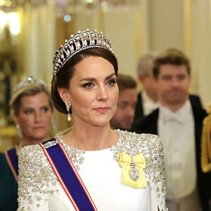 Catherine (Kate) Middleton, princesse de Galles (porte le diadème "Lover's Knot", le préféré de Diana) - Arrivées au Banquet d'Etat organisé au palais de Buckingham, à Londres, pendant la visite d'Etat du président sud-africain au Royaume-Uni le 22 novembre 2022. 