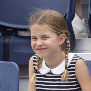 C'est aujourd'hui que la jeune fille fête ses 8 ans
 
Le prince William, duc de Cambridge, et Catherine (Kate) Middleton, duchesse de Cambridge, avec la princesse Charlotte de Cambridge assistent au Jeux du Commonwealth au centre sportif de l'Université de Birmingham le 2 aout 2022.