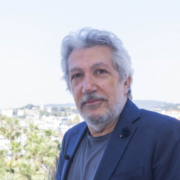 Les tourtereaux semblent plus amoureux et complices que jamais.
Exclusif - Alain Chabat - Interview par A.Trapenard pour BRUT lors du 75ème Festival International du Film de Cannes. Le 20 mai 2022 © Jack Tribeca / Bestimage