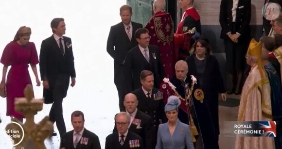 Et sera de retour aux Etats-Unis dès ce soir. 
Le prince Harry est arrivé en compagnie de ses cousines Zara Tindall, Eugenie et Beatrice d'York au couronnement de Charles III. @ France 2