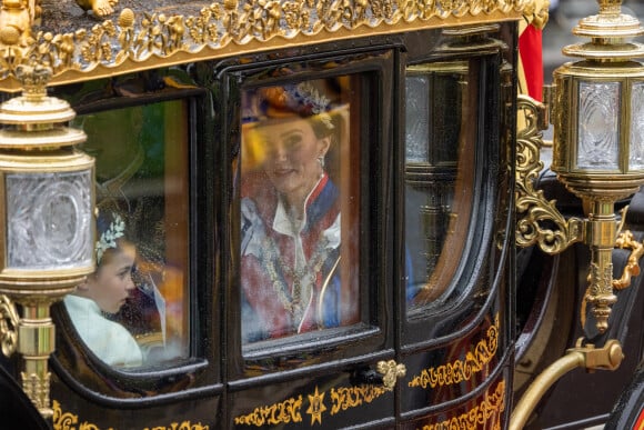 Le couronnement de Charles III a enfin lieu, et va se dérouler sur trois jours de festivité
Catherine (Kate) Middleton, princesse de Galles et La princesse Charlotte de Galles - Sortie de la cérémonie de couronnement du roi d'Angleterre à l'abbaye de Westminster de Londres, Royaume Uni, le 6 mai 2023.