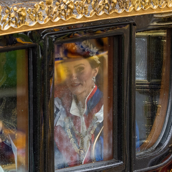 Le couronnement de Charles III a enfin lieu, et va se dérouler sur trois jours de festivité
Catherine (Kate) Middleton, princesse de Galles et La princesse Charlotte de Galles - Sortie de la cérémonie de couronnement du roi d'Angleterre à l'abbaye de Westminster de Londres, Royaume Uni, le 6 mai 2023.