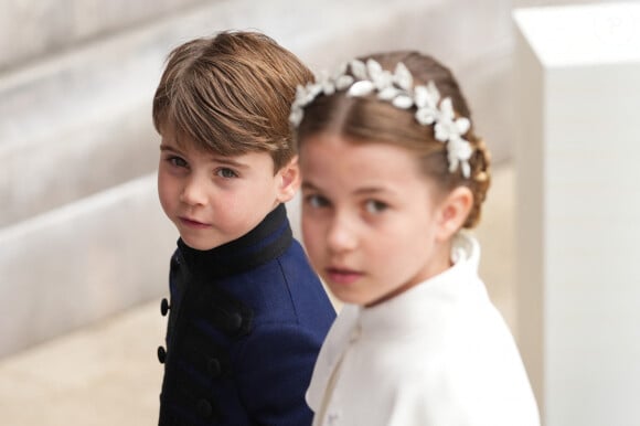 Ce samedi, c'était le grand jour.
Le prince Louis de Galles, et La princesse Charlotte de Galles - Les invités arrivent à la cérémonie de couronnement du roi d'Angleterre à l'abbaye de Westminster de Londres.