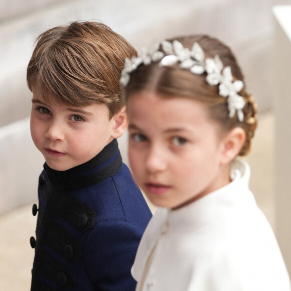 Ce samedi, c'était le grand jour.
Le prince Louis de Galles, et La princesse Charlotte de Galles - Les invités arrivent à la cérémonie de couronnement du roi d'Angleterre à l'abbaye de Westminster de Londres.