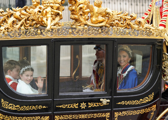 Le prince William, prince de Galles, et Catherine (Kate) Middleton, princesse de Galles, Le prince George de Galles,La princesse Charlotte de Galles, Le prince Louis de Galles - Sortie de la cérémonie de couronnement du roi d'Angleterre à l'abbaye de Westminster de Londres, Royaume Uni, le 6 mai 2023.
