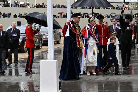 Le prince William, prince de Galles, et Catherine (Kate) Middleton, princesse de Galles, La princesse Charlotte de Galles, Le prince Louis de Galles - Les invités arrivent à la cérémonie de couronnement du roi d'Angleterre à l'abbaye de Westminster de Londres, Royaume Uni, le 6 mai 2023