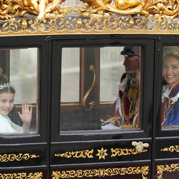 Le prince William, prince de Galles, et Catherine (Kate) Middleton, princesse de Galles, Le prince George de Galles,La princesse Charlotte de Galles, Le prince Louis de Galles - Sortie de la cérémonie de couronnement du roi d'Angleterre à l'abbaye de Westminster de Londres, Royaume Uni, le 6 mai 2023.