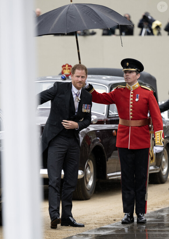 Il a précipitamment quitté Londres, nous apprend Page Six, moins d'heure après la fin du couronnement de son père le roi Charles III.
Le prince Harry, duc de Sussex - Les invités arrivent à la cérémonie de couronnement du roi d'Angleterre à l'abbaye de Westminster de Londres, Royaume Uni, le 6 mai 2023