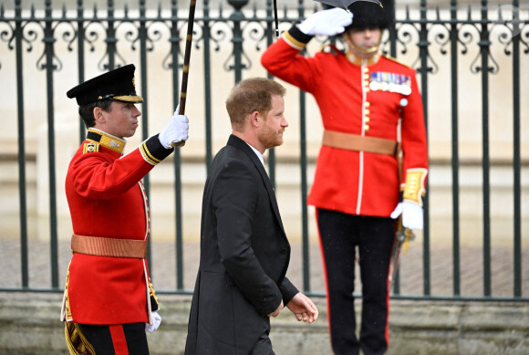 Le prince Harry, duc de Sussex, - Les invités arrivent à la cérémonie de couronnement du roi d'Angleterre à l'abbaye de Westminster de Londres, Royaume Uni, le 6 mai 2023