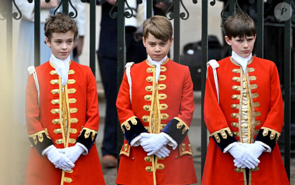 Le prince George de Galles (centre) - Les invités arrivent à la cérémonie de couronnement du roi d'Angleterre à l'abbaye de Westminster de Londres, Royaume Uni, le 6 mai 2023