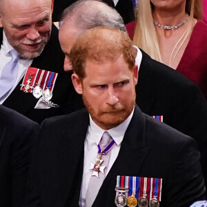 Harry a déjà pris son envol ne souhaitant absolument pas manquer d'autres festivités, plus qu'importantes.
Les invités à la cérémonie de couronnement du roi d'Angleterre à l'abbaye de Westminster de Londres.