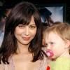 Catherine Bell et sa fille Gemma, en 2004