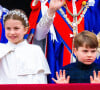 Il faut dire que leurs tenues ressemblaient beaucoup à celles des personnages de Star Wars. 
La princesse Charlotte de Galles et le prince Louis de Galles - La famille royale britannique salue la foule sur le balcon du palais de Buckingham lors de la cérémonie de couronnement du roi d'Angleterre à Londres le 5 mai 2023. 