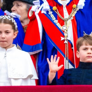 La princesse Charlotte de Galles et le prince Louis de Galles - La famille royale britannique salue la foule sur le balcon du palais de Buckingham lors de la cérémonie de couronnement du roi d'Angleterre à Londres le 5 mai 2023. 